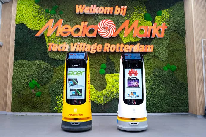 Media Markt: KettyBot и BellaBot встречают покупателя